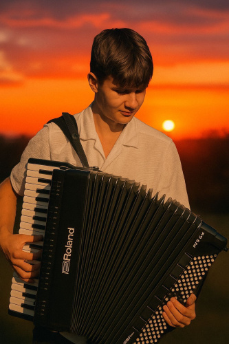 Talanteigais akordeonists Niklāvs Vigulis, kura saknis saistuos ar Auleju