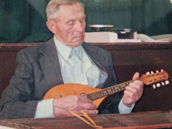 Cymbalists Juoņs Jakoveļs, karteņa nu pādejūs dzeivis godu